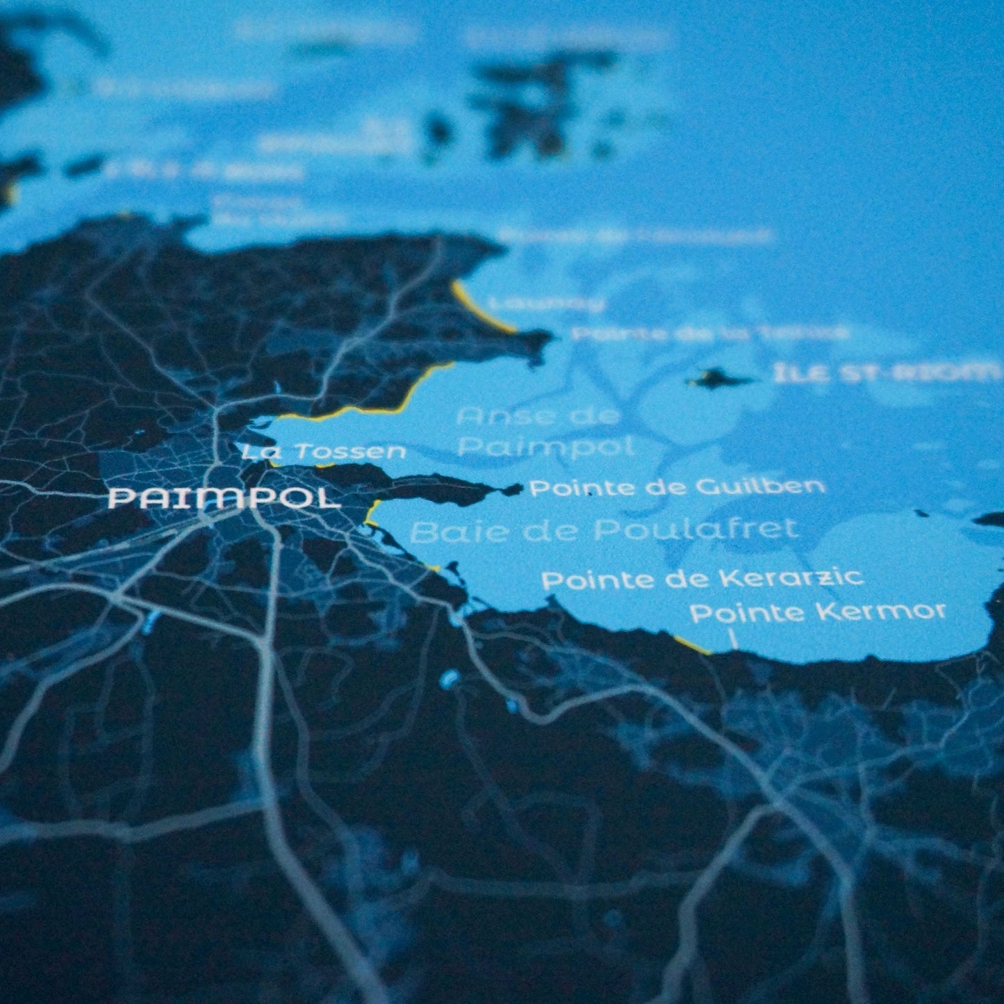 Zoom sur Paimpol, la qualité du papier d'art et de l'impression de l'affiche