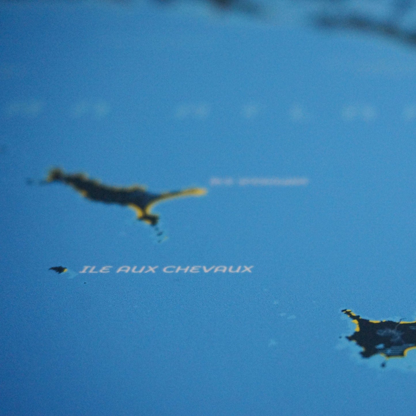 Zoom sur l'île aux Chevaux et l'île d'Hoedic, la qualité du papier d'art et de l'impression de l'affiche